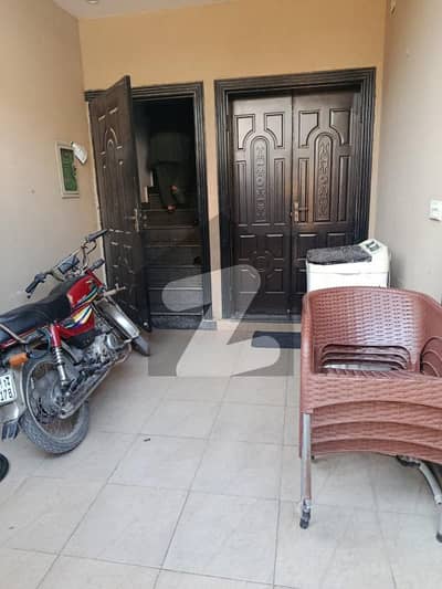 جوبلی ٹاؤن لاہور میں 4 کمروں کا 3 مرلہ مکان 1.3 کروڑ میں برائے فروخت۔