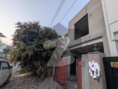 بش ایگزیکٹو ولاز ملتان میں 3 کمروں کا 5 مرلہ مکان 1.45 کروڑ میں برائے فروخت۔