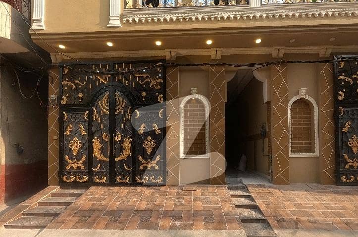 Prime Location House For Grabs In 4 Marla Samanabad Prime Location House For Grabs In 4 Marla Samanabad