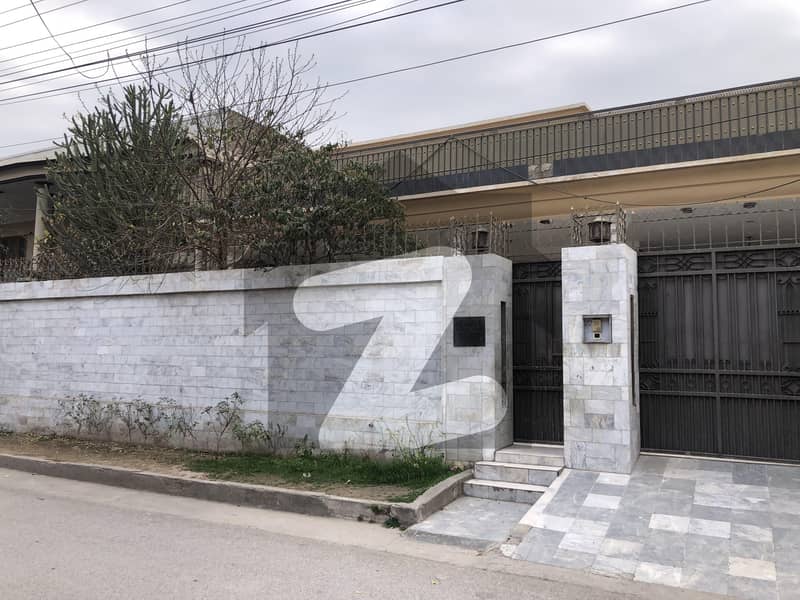 حیات آباد فیز 2 حیات آباد,پشاور میں 10 کمروں کا 4 کنال مکان 32.0 کروڑ میں برائے فروخت۔ حیات آباد فیز 2 حیات آباد,پشاور میں 10 کمروں کا 4 کنال مکان 32.0 کروڑ میں برائے فروخت۔