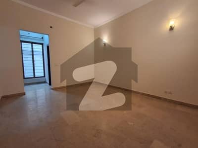 ایف ۔ 11 اسلام آباد میں 3 کمروں کا 1 کنال زیریں پورشن 2.3 لاکھ میں کرایہ پر دستیاب ہے۔