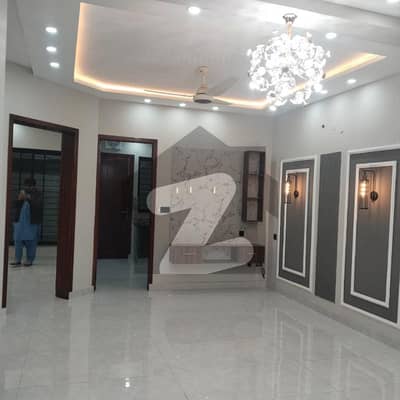 5 MARLA BRAND NEW LOWER PORTION AVAILABLE FOR RENT