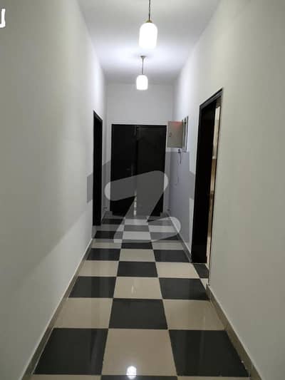 عسکری 11 ۔ سیکٹر بی عسکری 11,عسکری,لاہور میں 3 کمروں کا 10 مرلہ فلیٹ 2.75 کروڑ میں برائے فروخت۔