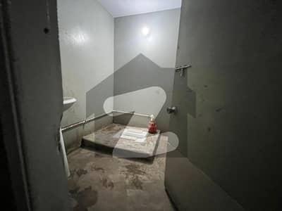 400 Sq Yd Commercial Space For Rent Nearby Golimaar Chowrangi Prime Location