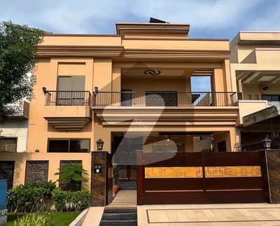 سٹی ہاؤسنگ سوسائٹی گوجرانوالہ میں 5 کمروں کا 10 مرلہ مکان 3.5 کروڑ میں برائے فروخت۔