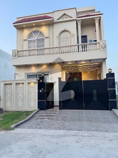 سٹی ہاؤسنگ سوسائٹی گوجرانوالہ میں 4 کمروں کا 5 مرلہ مکان 2.35 کروڑ میں برائے فروخت۔