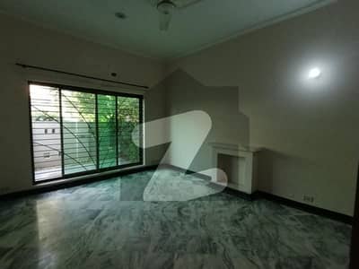 پنجاب کوآپریٹو ہاؤسنگ سوسائٹی لاہور میں 2 کمروں کا 10 مرلہ زیریں پورشن 75.0 ہزار میں کرایہ پر دستیاب ہے۔ پنجاب کوآپریٹو ہاؤسنگ سوسائٹی لاہور میں 2 کمروں کا 10 مرلہ زیریں پورشن 75.0 ہزار میں کرایہ پر دستیاب ہے۔