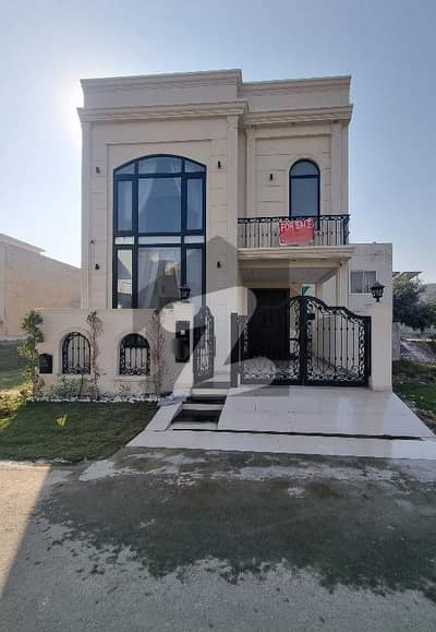 ڈی ایچ اے 9 ٹاؤن ڈیفنس (ڈی ایچ اے),لاہور میں 3 کمروں کا 5 مرلہ مکان 3.15 کروڑ میں برائے فروخت۔