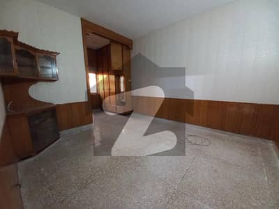 علامہ اقبال ٹاؤن ۔ آصف بلاک علامہ اقبال ٹاؤن,لاہور میں 2 کمروں کا 7 مرلہ بالائی پورشن 50.0 ہزار میں کرایہ پر دستیاب ہے۔