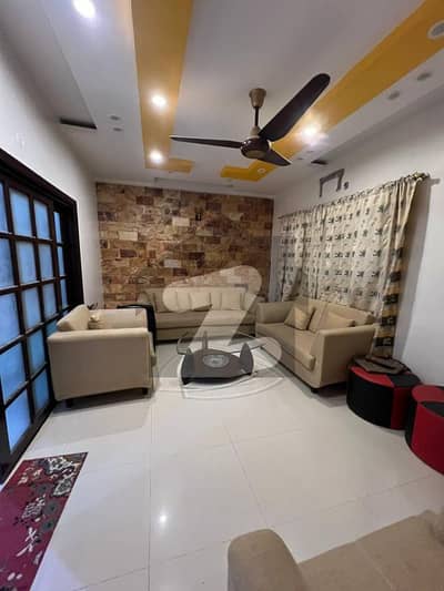 کلفٹن ۔ بلاک 2 کلفٹن,کراچی میں 3 کمروں کا 9 مرلہ فلیٹ 3.4 کروڑ میں برائے فروخت۔