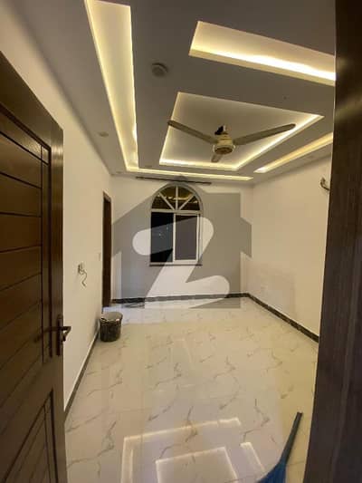 5 Marla Flat For Rent