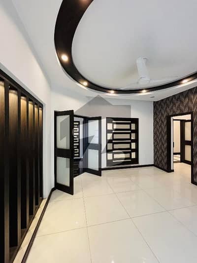 ڈی ایچ اے فیز 2 ڈیفنس (ڈی ایچ اے),لاہور میں 6 کمروں کا 1 کنال مکان 2.7 لاکھ میں کرایہ پر دستیاب ہے۔ ڈی ایچ اے فیز 2 ڈیفنس (ڈی ایچ اے),لاہور میں 6 کمروں کا 1 کنال مکان 2.7 لاکھ میں کرایہ پر دستیاب ہے۔