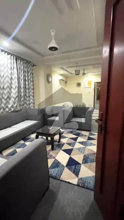 اولڈ باڑہ روڈ پشاور میں 3 کمروں کا 6 مرلہ فلیٹ 80.0 ہزار میں کرایہ پر دستیاب ہے۔