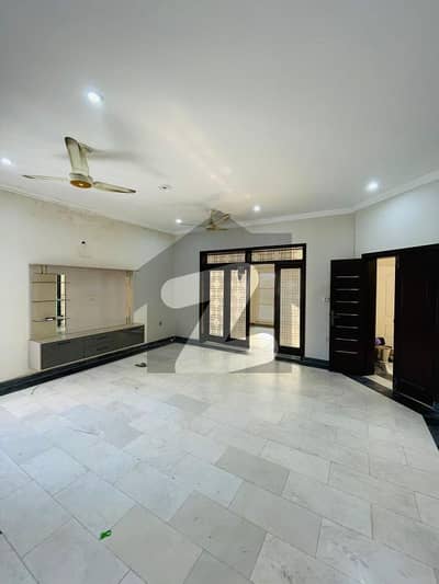 13 Marla Top Floor For Rent With All Utility Connection's And Sollar System Facility