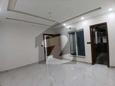 سعید کالونی فیصل آباد میں 5 کمروں کا 15 مرلہ مکان 1.5 لاکھ میں کرایہ پر دستیاب ہے۔