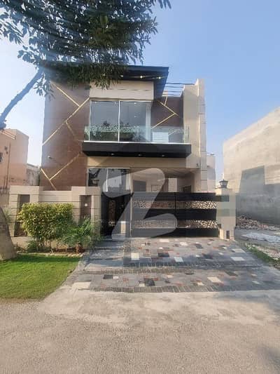 ORIGINAL PICTURE 5 MARLA BRAND-NEW HOUSE FOR SALE