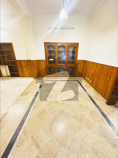 G-11 Real Pics 30 - 60 beautiful upper portion nice location near main road