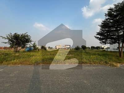 1 KANAL PLOT NEAR TO PARK PRIME LOCATION