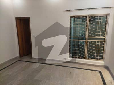 شاداب گارڈن لاہور میں 2 کمروں کا 5 مرلہ بالائی پورشن 35.0 ہزار میں کرایہ پر دستیاب ہے۔