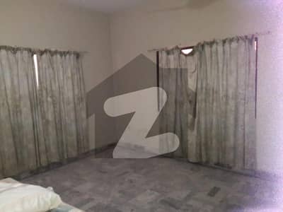 2200 Sqft Ground Floor Portion Independent Entrance Near To Alamgir Masjid For Silent Commercial Business