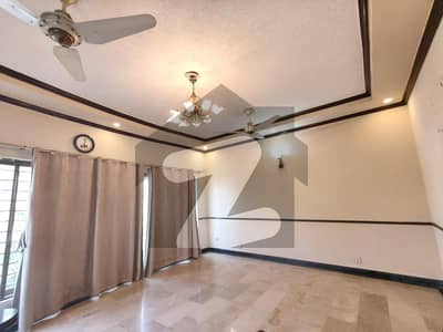 20 MARLA ELEGANT AND FULLY MAINTAINED SUPER HOT LOCATED BUNGALOWS UPPER PORTION IS AVAILABLE IN THE BEST BLOCK OF DHA PHASE 4 LAHORE. Demand 125K 20 MARLA ELEGANT AND FULLY MAINTAINED SUPER HOT LOCATED BUNGALOWS UPPER PORTION IS AVAILABLE IN THE BEST BLOCK OF DHA PHASE 4 LAHORE. Demand 125K