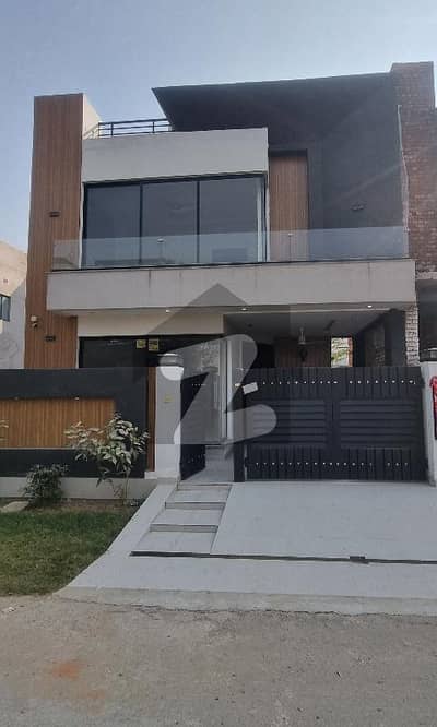 ORIGINAL PICTURE 5 MARLA BRAND NEW HOUSE FOR SALE