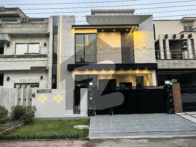 فارمانئیٹس ہاؤسنگ سکیم لاہور میں 5 کمروں کا 10 مرلہ مکان 4.4 کروڑ میں برائے فروخت۔ فارمانئیٹس ہاؤسنگ سکیم لاہور میں 5 کمروں کا 10 مرلہ مکان 4.4 کروڑ میں برائے فروخت۔