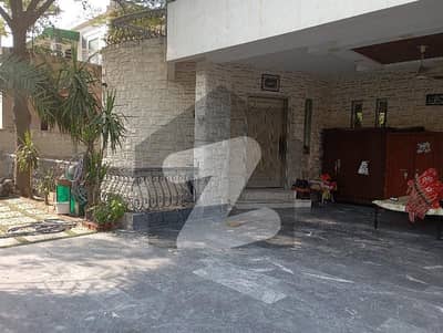 PHASE 3 ONE KANAL STONIC VILLA OWNER BUILD TOP LOCATION FULL BASEMENT