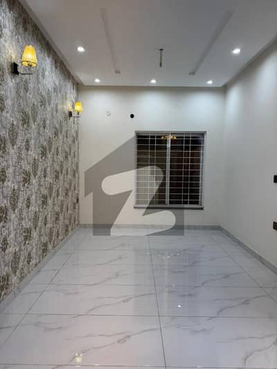 پارک ویو سٹی لاہور میں 5 کمروں کا 10 مرلہ مکان 3.9 کروڑ میں برائے فروخت۔