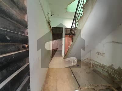 Stunning 45 Square Yards Flat In Allah wala Town - Sector 31-G Available