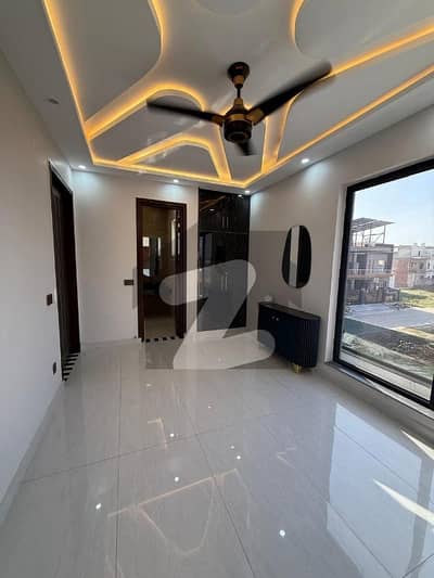 بحریہ نشیمن لاہور میں 3 کمروں کا 5 مرلہ مکان 1.3 کروڑ میں برائے فروخت۔