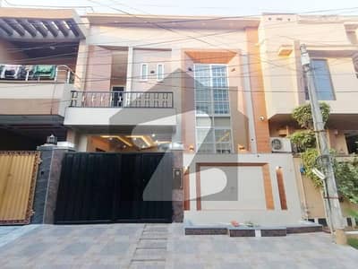 جوہر ٹاؤن فیز 2 - بلاک آر1 جوہر ٹاؤن فیز 2,جوہر ٹاؤن,لاہور میں 5 کمروں کا 5 مرلہ مکان 3.65 کروڑ میں برائے فروخت۔