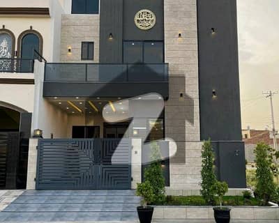 لائل پور ایوینیو جڑانوالہ روڈ,فیصل آباد میں 5 مرلہ مکان 1.85 کروڑ میں برائے فروخت۔