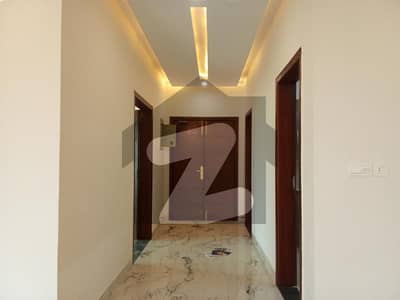 10 MARLA 3 BEDROOM APARTMENT AVAILABLE FOR SALE