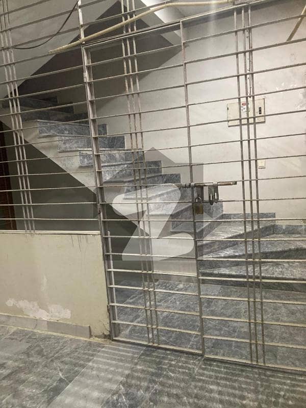 پی اینڈ ٹی کالونی کراچی میں 3 کمروں کا 8 مرلہ فلیٹ 1.0 لاکھ میں کرایہ پر دستیاب ہے۔ پی اینڈ ٹی کالونی کراچی میں 3 کمروں کا 8 مرلہ فلیٹ 1.0 لاکھ میں کرایہ پر دستیاب ہے۔