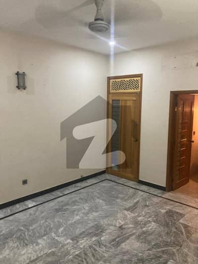 پی اینڈ ٹی کالونی کراچی میں 3 کمروں کا 8 مرلہ فلیٹ 1.0 لاکھ میں کرایہ پر دستیاب ہے۔