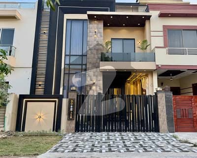 سٹی ہاؤسنگ سوسائٹی گوجرانوالہ میں 4 کمروں کا 5 مرلہ مکان 2.4 کروڑ میں برائے فروخت۔