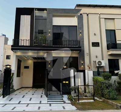 سٹی ہاؤسنگ سوسائٹی گوجرانوالہ میں 4 کمروں کا 5 مرلہ مکان 2.2 کروڑ میں برائے فروخت۔