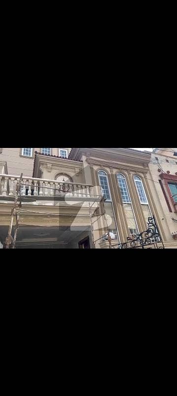 جوہر ٹاؤن فیز 2 جوہر ٹاؤن,لاہور میں 6 کمروں کا 5 مرلہ مکان 3.6 کروڑ میں برائے فروخت۔