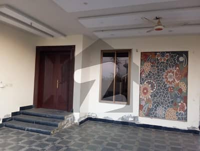 15 MARLA HOUSE AVAILABLE FOR RENT