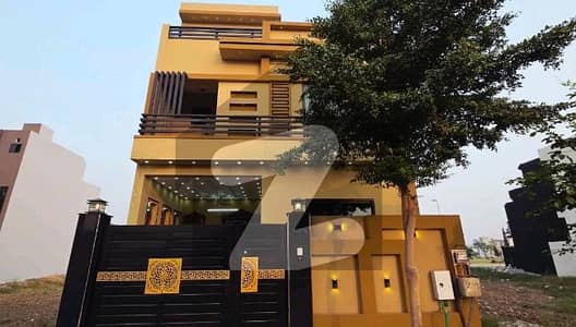 Prime Location A Centrally Located House Is Available For sale In Gujranwala Prime Location A Centrally Located House Is Available For sale In Gujranwala