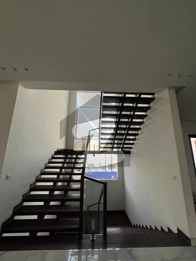 ڈی ایچ اے فیز 8 ڈی ایچ اے ڈیفینس,کراچی میں 6 کمروں کا 2 کنال مکان 39.0 کروڑ میں برائے فروخت۔