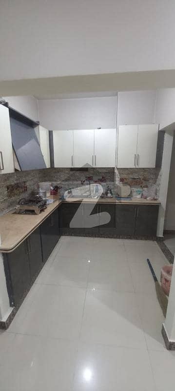 Flat Available For Rent Main Shahrah E Pakistan