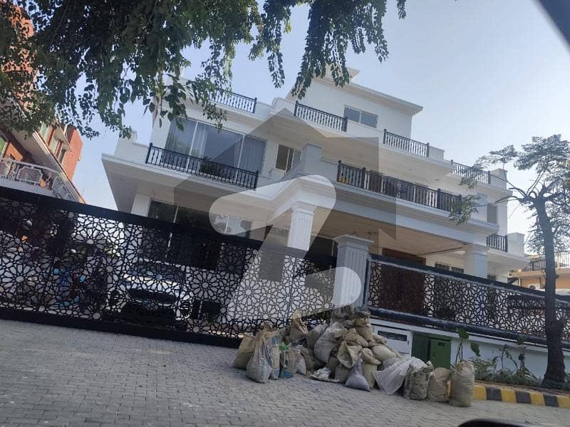 HOUSE FOR RENT IN F-7 HOUSE FOR RENT IN F-7