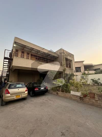 ڈی ایچ اے فیز 7 ڈی ایچ اے ڈیفینس,کراچی میں 5 کمروں کا 1 کنال مکان 10.25 کروڑ میں برائے فروخت۔