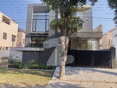 واپڈا سٹی ۔ بلاک ایم واپڈا سٹی,فیصل آباد میں 10 مرلہ مکان 4.35 کروڑ میں برائے فروخت۔