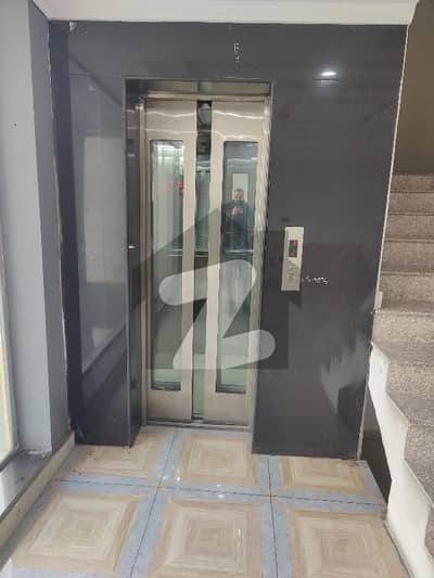 ایم ایم عالم روڈ گلبرگ,لاہور میں 10 مرلہ دفتر 2.5 لاکھ میں کرایہ پر دستیاب ہے۔