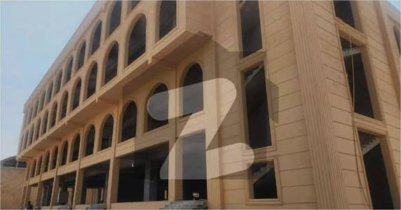 130,000 Sqft Hospital University College Building with Big Open Area and Parking