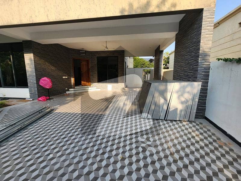 ایف ۔ 7 اسلام آباد میں 8 کمروں کا 1 کنال مکان 13.0 لاکھ میں کرایہ پر دستیاب ہے۔