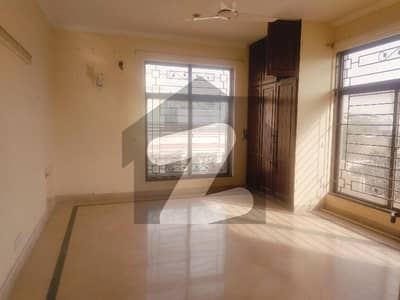 ای ۔ 11/3 ای ۔ 11,اسلام آباد میں 3 کمروں کا 1 کنال بالائی پورشن 1.7 لاکھ میں کرایہ پر دستیاب ہے۔